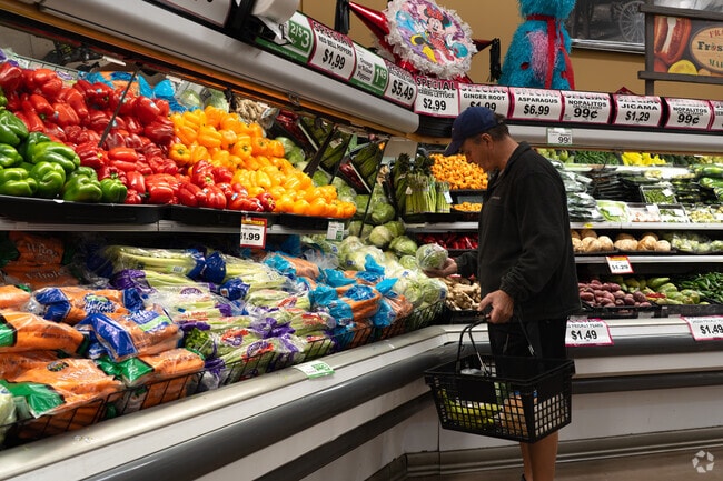 Frank’s Freshway Market provides groceries near Kingston.