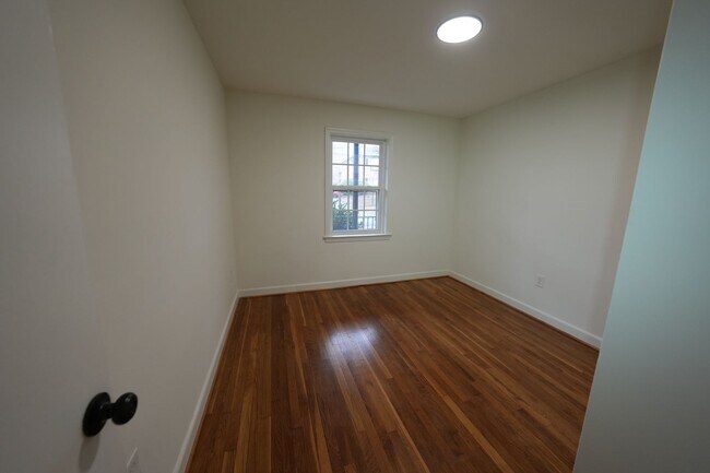 1640 W Northwest Blvd unit 2, Winston Salem, NC 27104 - photo 5