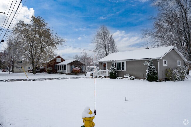 National and Minimal Traditional houses in Pendleton offer rural living near city amenities.