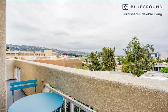 114 N Doheny Dr unit FL4-ID1062, West Hollywood, CA 90048 - photo 7