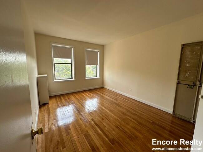 30 Fordham Rd unit 7, Allston, MA 02134 - photo 6