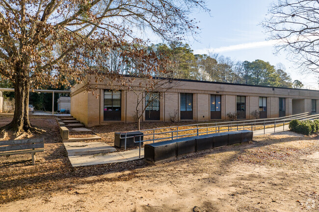 Kingsley Elementary School has about 370 students with a 9 to 1 student-teacher ratio.