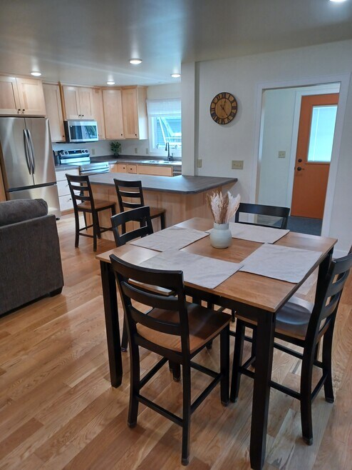 512 Farnam St unit 512 Farnam, La Crosse, WI 54601 - photo 1