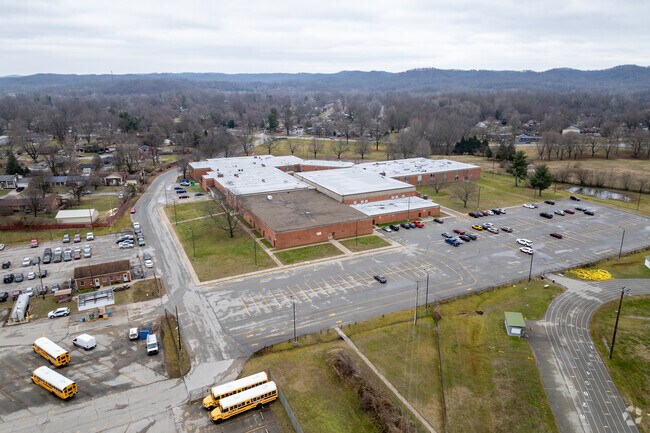 The student population of Stuart Academy is 808 and the school serves 7-8.