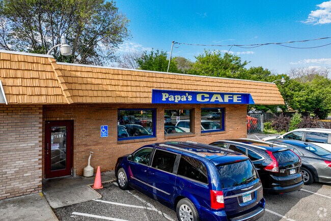 Enjoy classic diner ambience and home-style cooking at Papa's Cafe.
