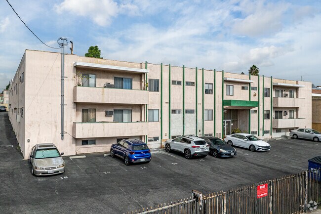 Crest View Apartments, Los Angeles, CA 90065 - photo 3