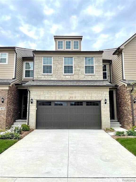 421 Addison Cir, Commerce Charter Township, MI 48390