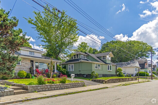 Netcong’s tree-lined streets blend architectural charm with colorful gardens and a warm neighborhood rhythm that welcomes newcomers.