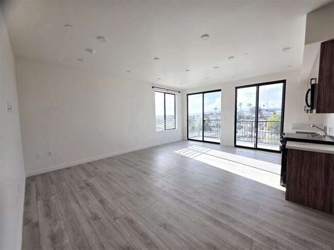 The Coronado, Los Angeles, CA 90026 - photo 6