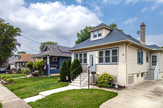 Cape Cods and Bungalows are the most common houses around Audubon, NJ.