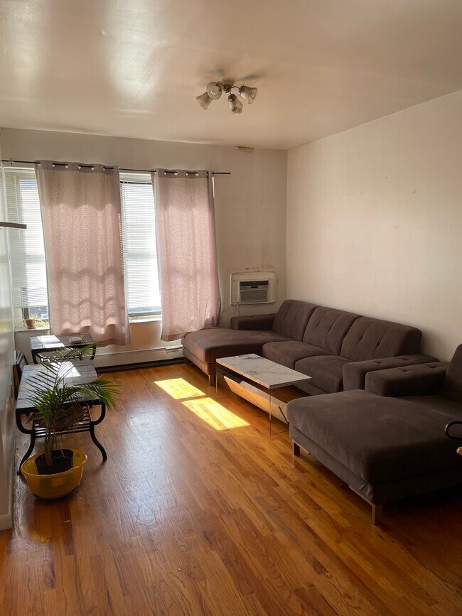 4303 Broadway, Long Island City, NY 11103 - photo 3