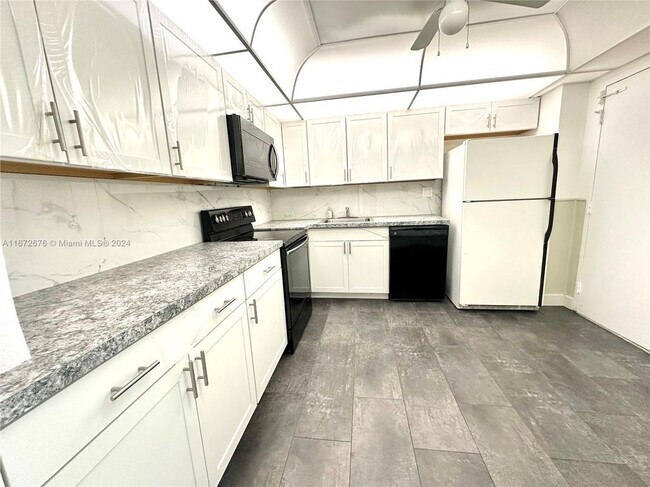 Winston Towers 100, Sunny Isles Beach, FL 33160 - photo 3