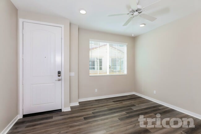 24933 Siempre Ct, Wildomar, CA 92595 - photo 3