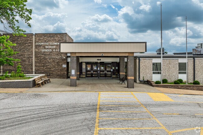 Dogwood Elementary School is part of the Camdenton Public Schools.