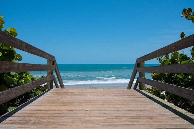 650 SE Island Club Dr unit FL2-ID1044347P, Indialantic, FL 32903 - photo 5