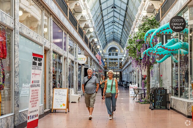 5th Street Arcade features multilple restaraunts and boutiques near Playhouse Square.