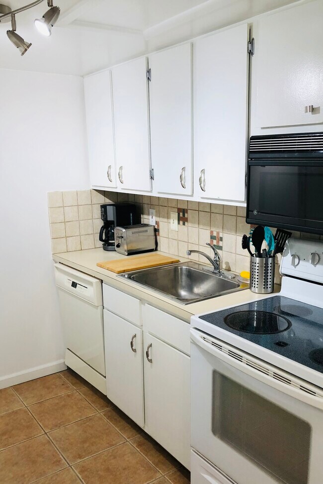 3349 S Monaco Pkwy unit B, Denver, CO 80222 - photo 7