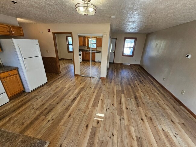 533 Lakeshore Ct, Weyauwega, WI 54983 - photo 3