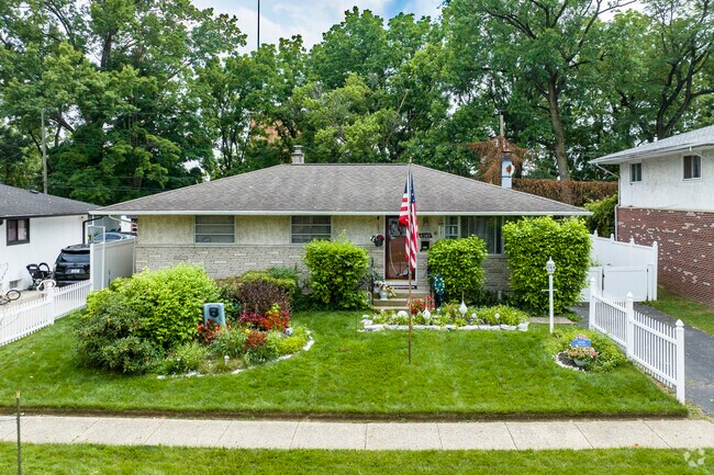 There are many gorgeous well cared for ranchers in Leawood.