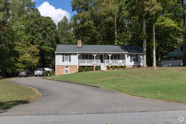 Windsor neighborhood in Sandston features quiet streets and timeless charm.