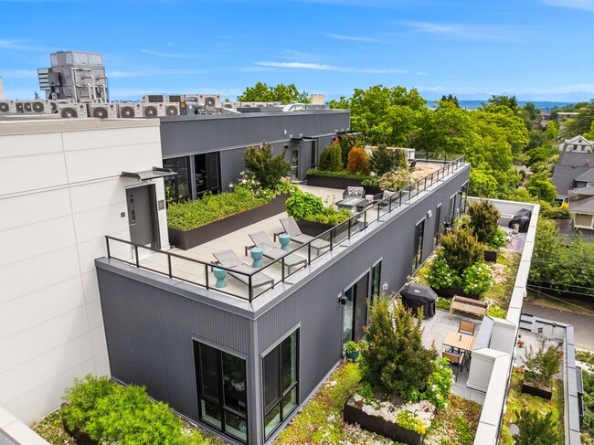 Gables Queen Anne, Seattle, WA 98109 - photo 2