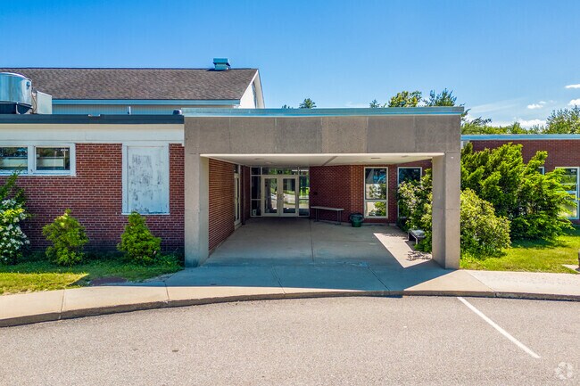 Hollis Elementary is the only public elementary school within Hollis.