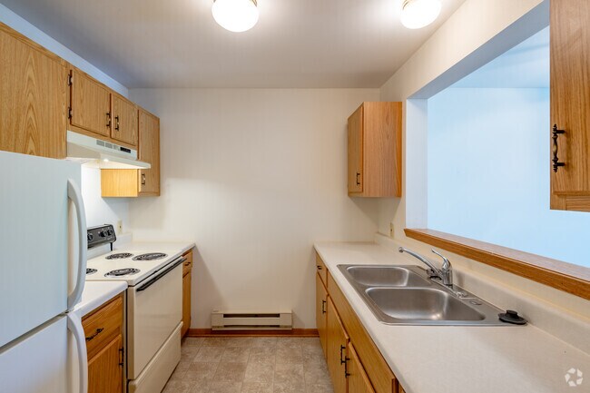 Thompson Meadows Apartments: 55+ Adult, Saint Francis, WI 53235 - photo 3