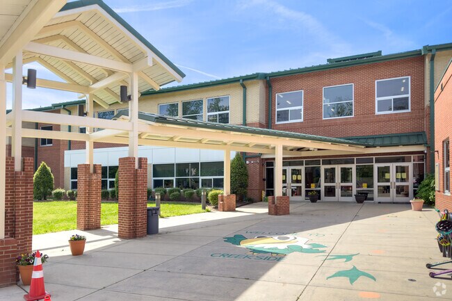 Creekside Elementary combines innovative teaching with a supportive atmosphere for lifelong learning in Cross Country.