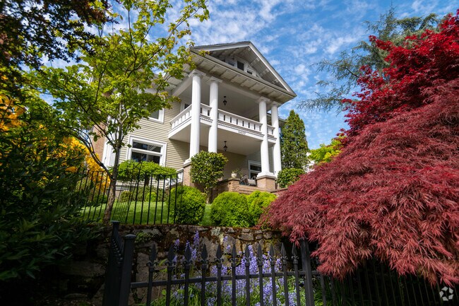 Striking architecture and stylish gardens in Laurelhurst, Oregon.