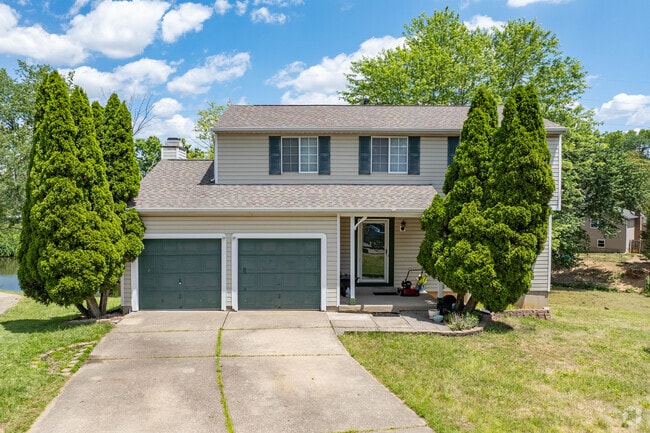 Split-level homes are also seen throughout Oakbrook.