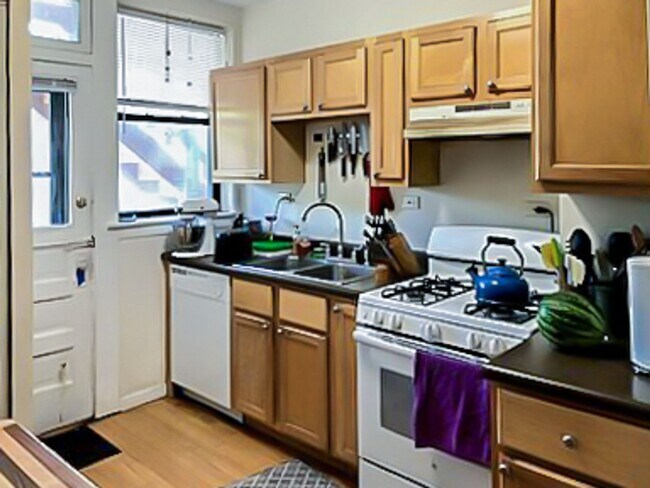 1941 W Winnemac Ave unit 2, Chicago, IL 60640 - photo 5