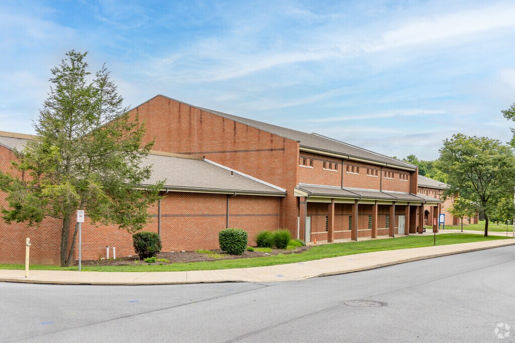 Frankstown Elementary School is set in a suburban neighborhood.