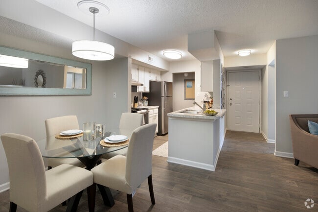 Model - 2BR, 2BA - 928SF - Dining Room / Kitchen