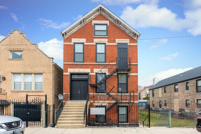 926 W 32nd Place unit 2F, Chicago, IL 60608 - photo 2