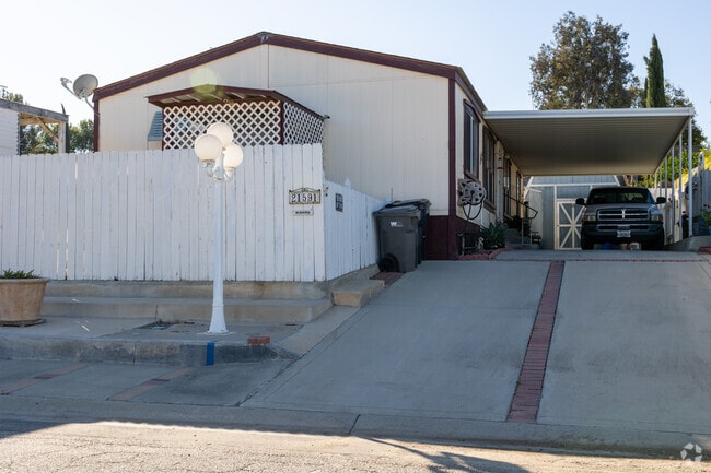 Mobile homes in Gavilan Hills often have covered driveways.