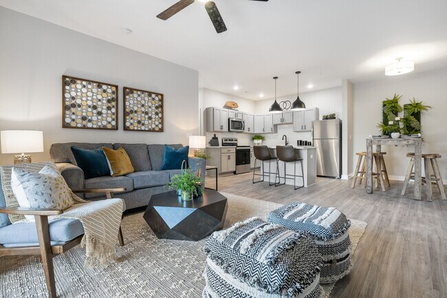 Thompson Square Apartments, Jeffersonville, IN 47130 - photo 4