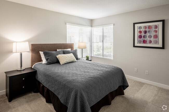 2BR, 2BA - 949SF