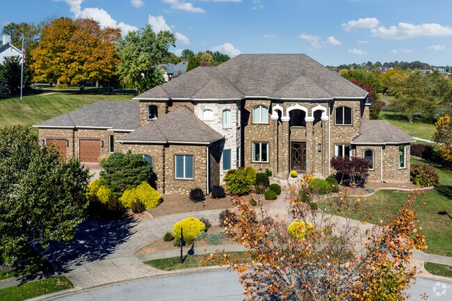 Firebrook is a charming neighborhood located 10 minutes from downtown Lexington.