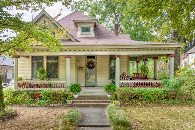 Colonial revival homes can be found throughout the Central High neighborhood.