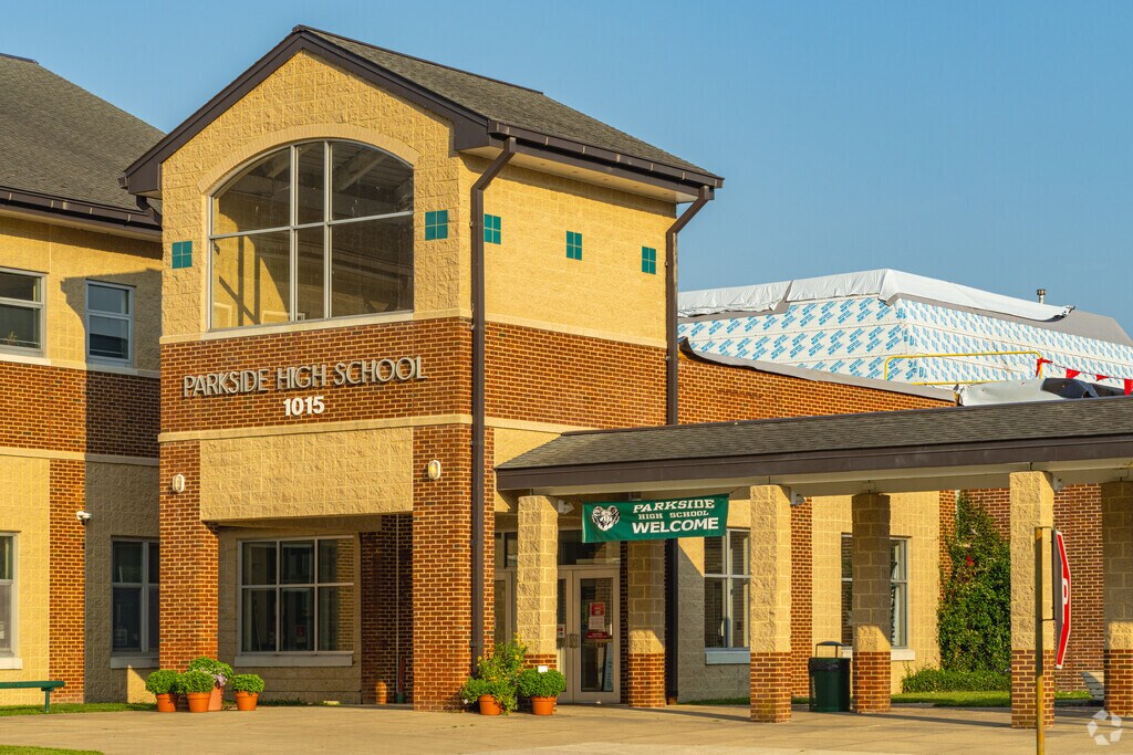 Parkside High School has 1,160 students in grades 9-12.