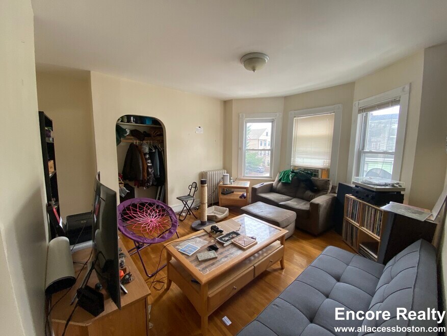 110 Murdock St unit 3, Brighton, MA 02135 - photo 1