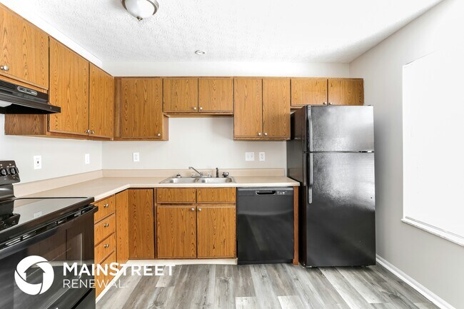 2980 Blue Moon Dr, Columbus, OH 43232 - photo 5