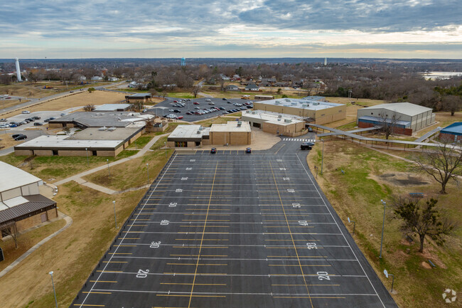 Bristow High School offers Bristow a dynamic learning environment.
