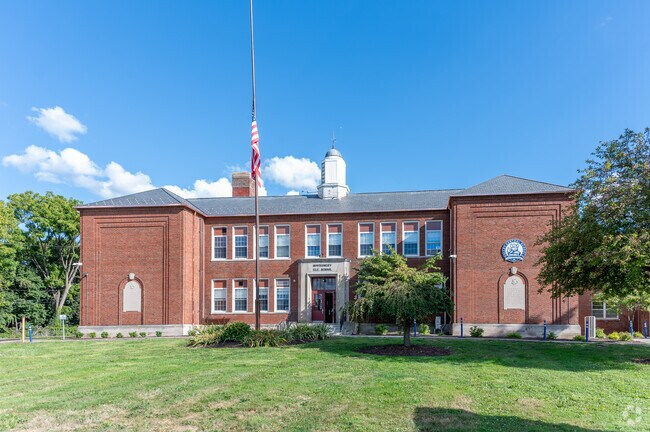 Montgomery Elementary School receives a B rating from Niche.