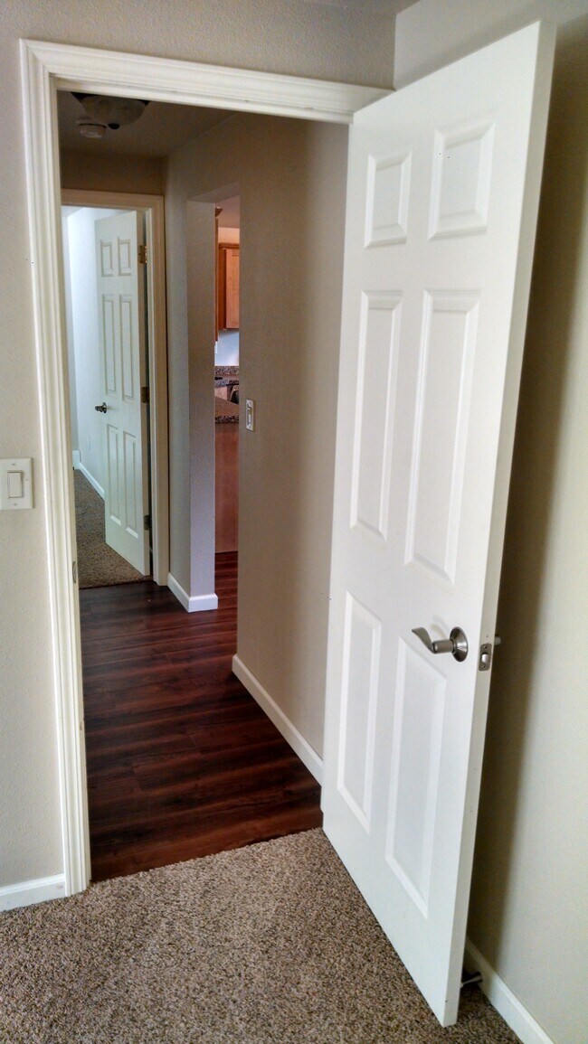 1027 Riverside Dr unit B, Waupaca, WI 54981 - photo 5