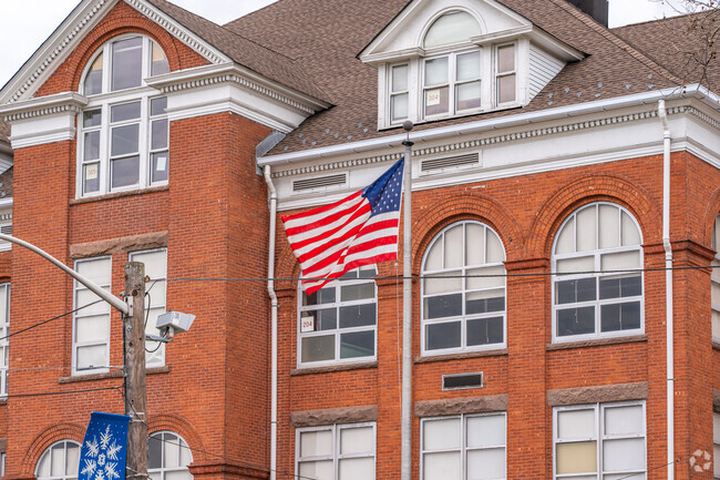 Berkeley Elementary earns an overall rating of B- on Niche.