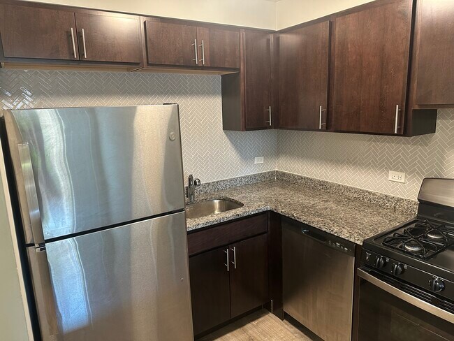 542 W Surf St unit 410, Chicago, IL 60657 - photo 5