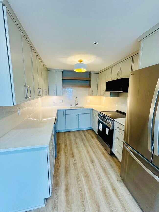 113 W Wisconsin Ave Unit 113 Wisconsin Ave, Pewaukee, WI 53072