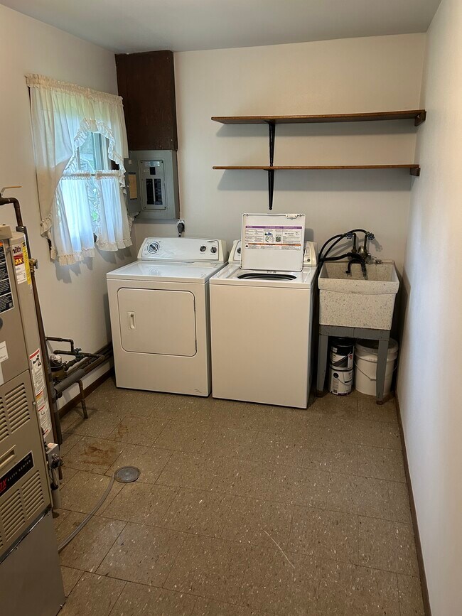 403 Simonson St unit 403, Cambridge, WI 53523 - photo 7