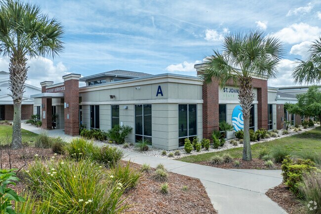 St. Johns River State College offers various degrees, such as liberal arts and computer programming.